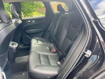 VOLVO XC60 2.0 XC60 Momentum B5 MHEV AWD Auto 4WD 5dr