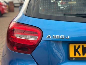MERCEDES-BENZ A-CLASS 1.5 A 180 D SE Auto 5dr