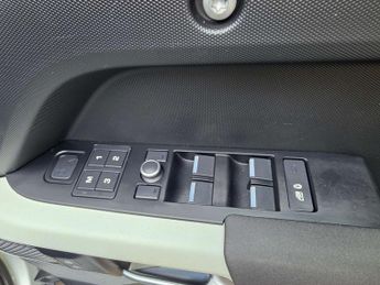 LAND ROVER DEFENDER 3.0 Defender First Edition D MHEV Auto 4WD 5dr