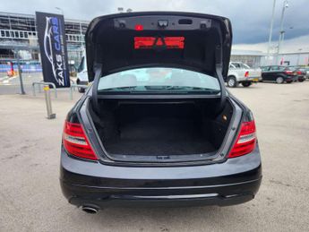 MERCEDES-BENZ C-CLASS 2.1 C220 AMG Sport CDi BlueEfficiency Auto 4dr