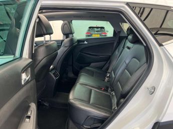 HYUNDAI TUCSON 2.0 Tucson Premium SE CRDi Auto 4WD 5dr