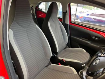 TOYOTA AYGO 1.0 Aygo X-Play VVT-i CVT 5dr