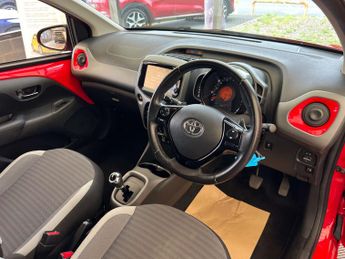 TOYOTA AYGO 1.0 Aygo X-Play VVT-i CVT 5dr