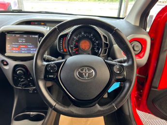 TOYOTA AYGO 1.0 Aygo X-Play VVT-i CVT 5dr