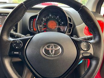 TOYOTA AYGO 1.0 Aygo X-Play VVT-i CVT 5dr