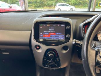 TOYOTA AYGO 1.0 Aygo X-Play VVT-i CVT 5dr