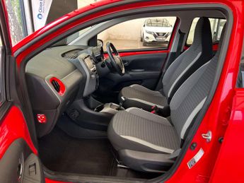 TOYOTA AYGO 1.0 Aygo X-Play VVT-i CVT 5dr