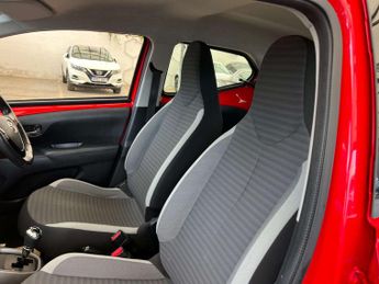 TOYOTA AYGO 1.0 Aygo X-Play VVT-i CVT 5dr