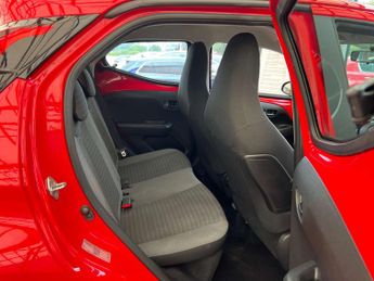 TOYOTA AYGO 1.0 Aygo X-Play VVT-i CVT 5dr