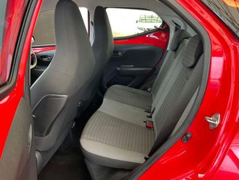 TOYOTA AYGO 1.0 Aygo X-Play VVT-i CVT 5dr