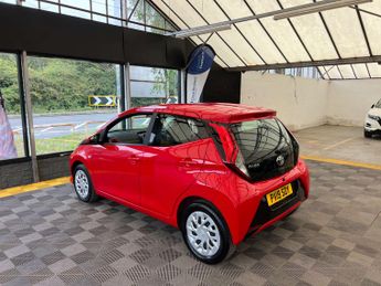 TOYOTA AYGO 1.0 Aygo X-Play VVT-i CVT 5dr