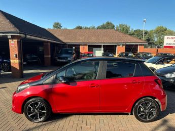 TOYOTA YARIS 1.3 Yaris Design VVT-i CVT 5dr