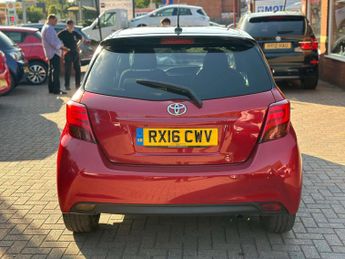 TOYOTA YARIS 1.3 Yaris Design VVT-i CVT 5dr