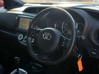 TOYOTA YARIS 1.3 Yaris Design VVT-i CVT 5dr