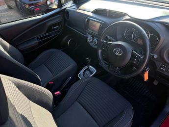TOYOTA YARIS 1.3 Yaris Design VVT-i CVT 5dr