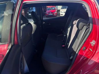 TOYOTA YARIS 1.3 Yaris Design VVT-i CVT 5dr