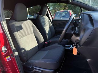 TOYOTA YARIS 1.3 Yaris Design VVT-i CVT 5dr