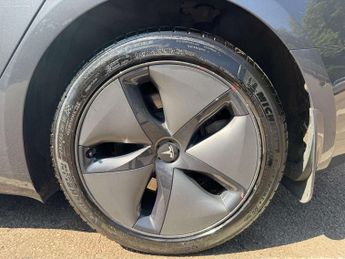 TESLA MODEL 3 Model 3 Long Range AWD 4WD 4dr