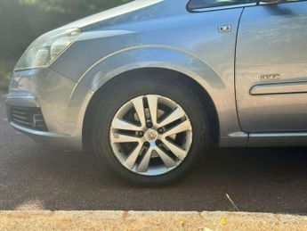 VAUXHALL ZAFIRA 1.8 Zafira Design 5dr
