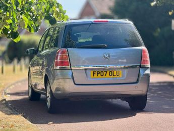 VAUXHALL ZAFIRA 1.8 Zafira Design 5dr