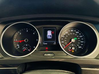 VOLKSWAGEN TIGUAN 2.0 Tiguan SE Nav TDI 4Motion Semi-Auto 4WD 5dr