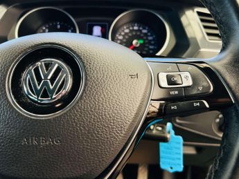 VOLKSWAGEN TIGUAN 2.0 Tiguan SE Nav TDI 4Motion Semi-Auto 4WD 5dr