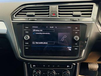 VOLKSWAGEN TIGUAN 2.0 Tiguan SE Nav TDI 4Motion Semi-Auto 4WD 5dr