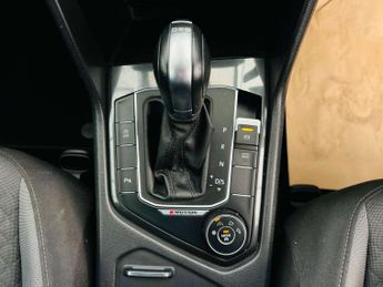 VOLKSWAGEN TIGUAN 2.0 Tiguan SE Nav TDI 4Motion Semi-Auto 4WD 5dr