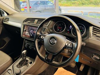 VOLKSWAGEN TIGUAN 2.0 Tiguan SE Nav TDI 4Motion Semi-Auto 4WD 5dr