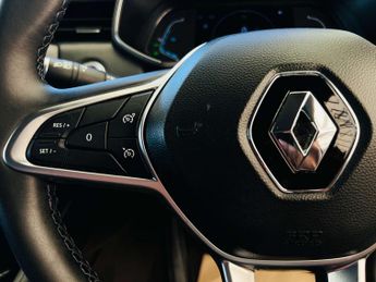 RENAULT CLIO 1.6 Clio Iconic E-Tech Auto 5dr