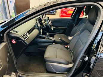 RENAULT CLIO 1.6 Clio Iconic E-Tech Auto 5dr