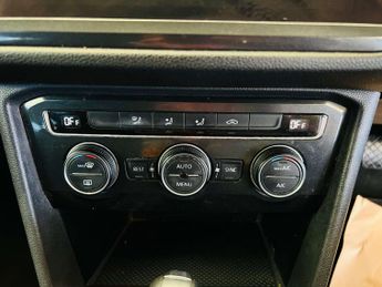 VOLKSWAGEN TIGUAN 2.0 Tiguan Allspace SE Nav TDI 4Motion Semi-Auto 4WD 5dr