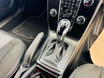 VOLVO V40 1.5 V40 R-Design Nav+ T2 Auto 5dr