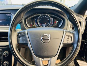 VOLVO V40 2.0 V40 R-Design Pro D2 Auto 5dr
