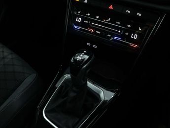 VOLKSWAGEN T-ROC 1.5 T-Roc R-Line TSI Semi-Auto 5dr