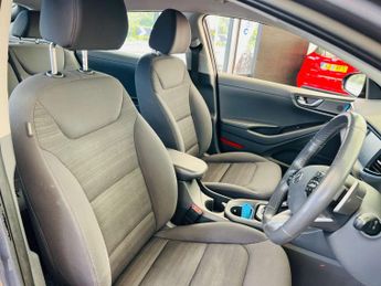 HYUNDAI IONIQ 1.6 IONIQ Premium FHEV Semi-Auto 5dr