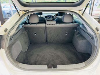HYUNDAI IONIQ 1.6 IONIQ Premium FHEV Semi-Auto 5dr