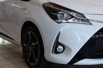 TOYOTA YARIS 1.5 Yaris Design Hybrid VVT-i CVT 5dr