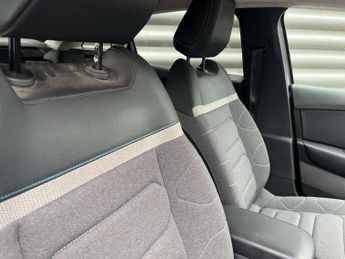 CITROEN C4 e-C4 Shine 5dr