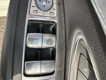 Mercedes-Benz C-CLASS 2.1 C220 AMG Line Bluetec Auto 4dr
