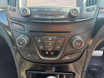 Vauxhall INSIGNIA 2.0 Insignia SRI Nav CDTI Auto 5dr