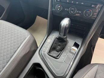 VOLKSWAGEN TIGUAN 2.0 Tiguan SE Nav TDI BlueMotion Technology Semi-Auto 5dr
