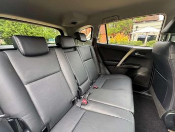 TOYOTA RAV4 2.2 RAV4 Invincible D-4D Auto 4WD 5dr