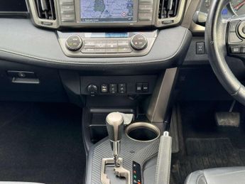 TOYOTA RAV4 2.2 RAV4 Invincible D-4D Auto 4WD 5dr