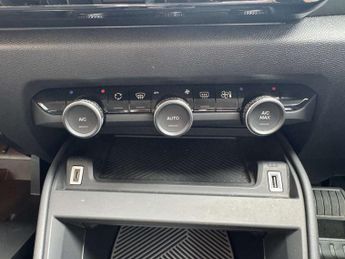 CITROEN C4 e-C4 Shine 5dr