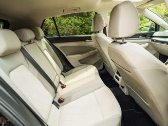 VOLKSWAGEN GOLF 2.0 Golf Style TDI Semi-Auto 5dr