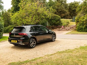 VOLKSWAGEN GOLF 2.0 Golf Style TDI Semi-Auto 5dr