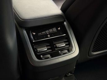 VOLVO XC60 2.0 XC60 + B4 MHEV Auto 5dr