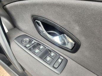 RENAULT MEGANE 1.6 Megane Dynamique TomTom VVT 5dr