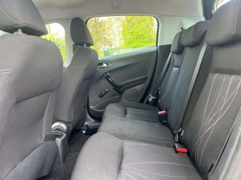 PEUGEOT 208 1.4 208 Active e-HDi Semi-Auto 5dr